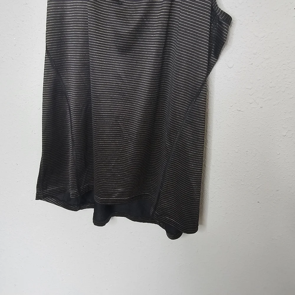 90 degrees by reflex Black Thin Gold Stripe Loose Fit Racerback Tank Size M‎ - Picture 6 of 7